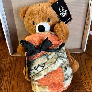 Realtree Edge Plush Bear & Camouflage Throw Set